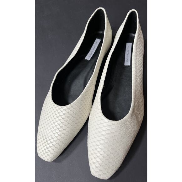 NEW Women’s Saks Fifth Ave White Serp Slip On Leaders Sz 11M - Picture 1 of 6